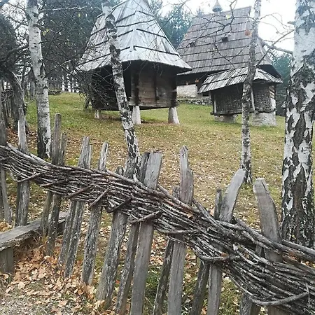 Seoski Turizam Melovic Farm stay *