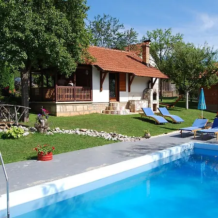 Farm stay Seoski Turizam Melovic Rozanstvo